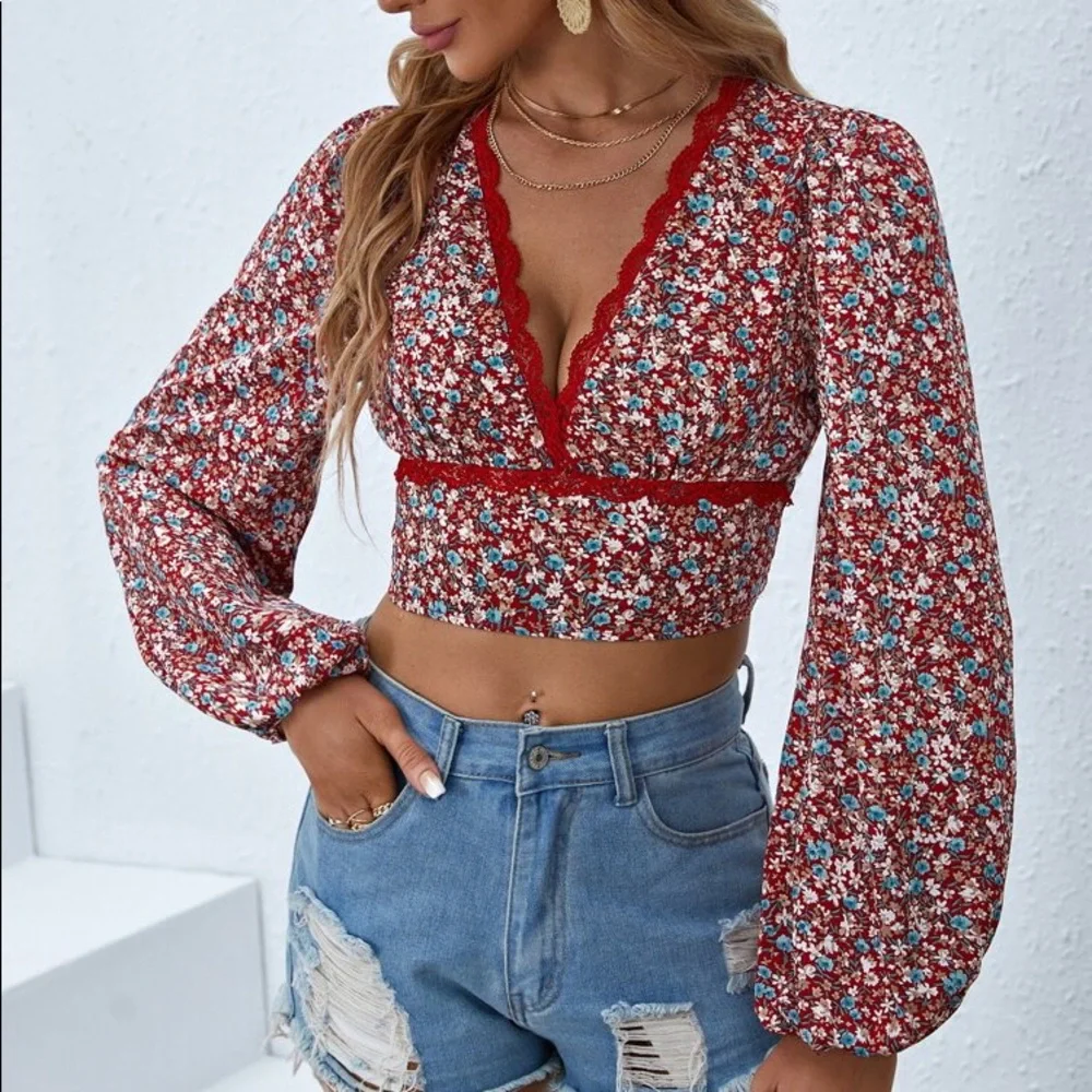 🌺 BOHO RED BLUE VNECK LONG SLEEVE CROP TOP!